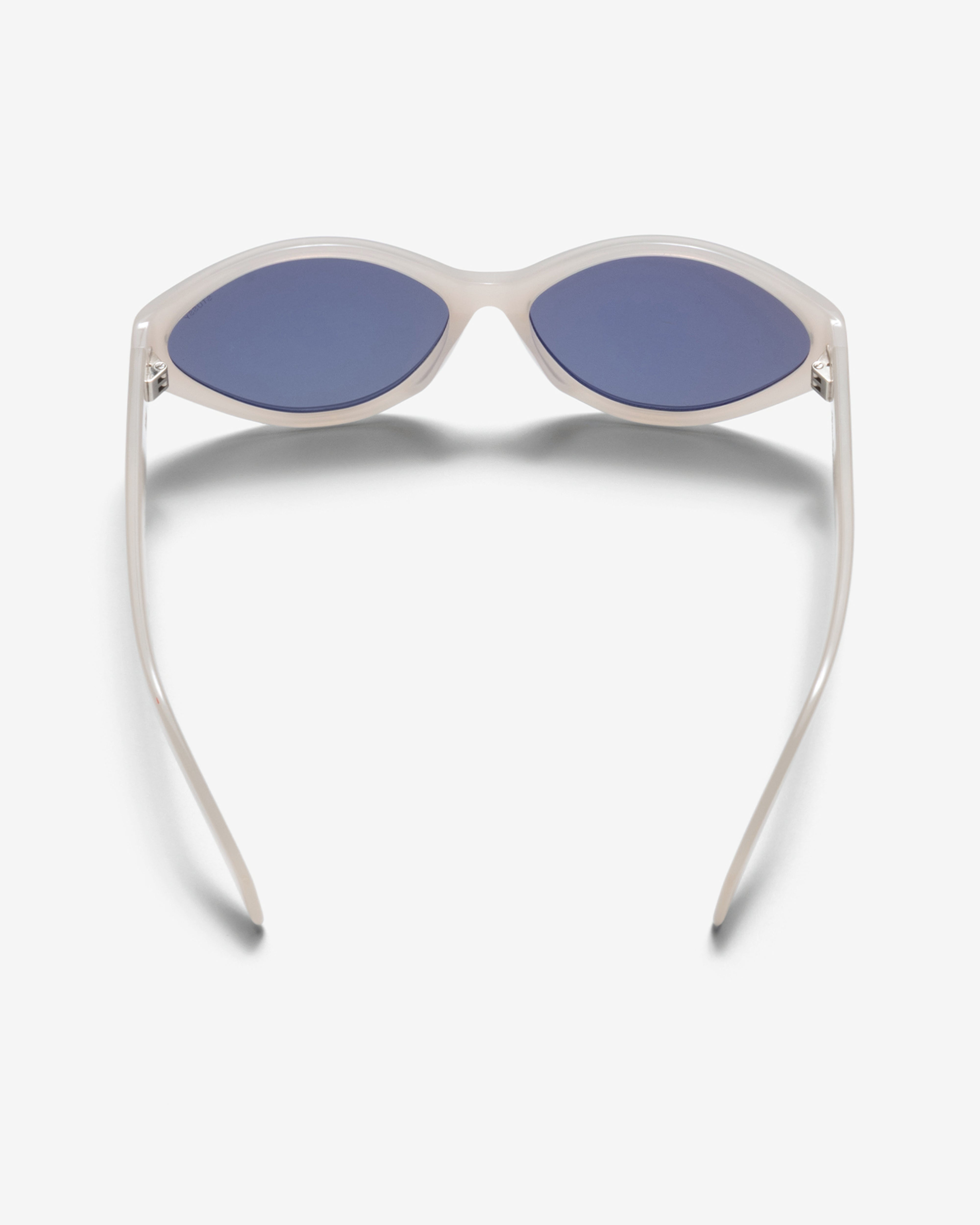 Stüssy YUMI サングラス ホワイト/ブルー Stüssy: Men's Yumi Sunglasses (Cloud) | Dover Street Market London