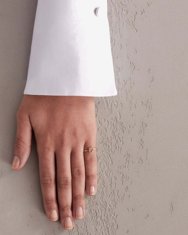 Noguchi Bijoux - Cushion Diamond Ring - (Yellow Gold)