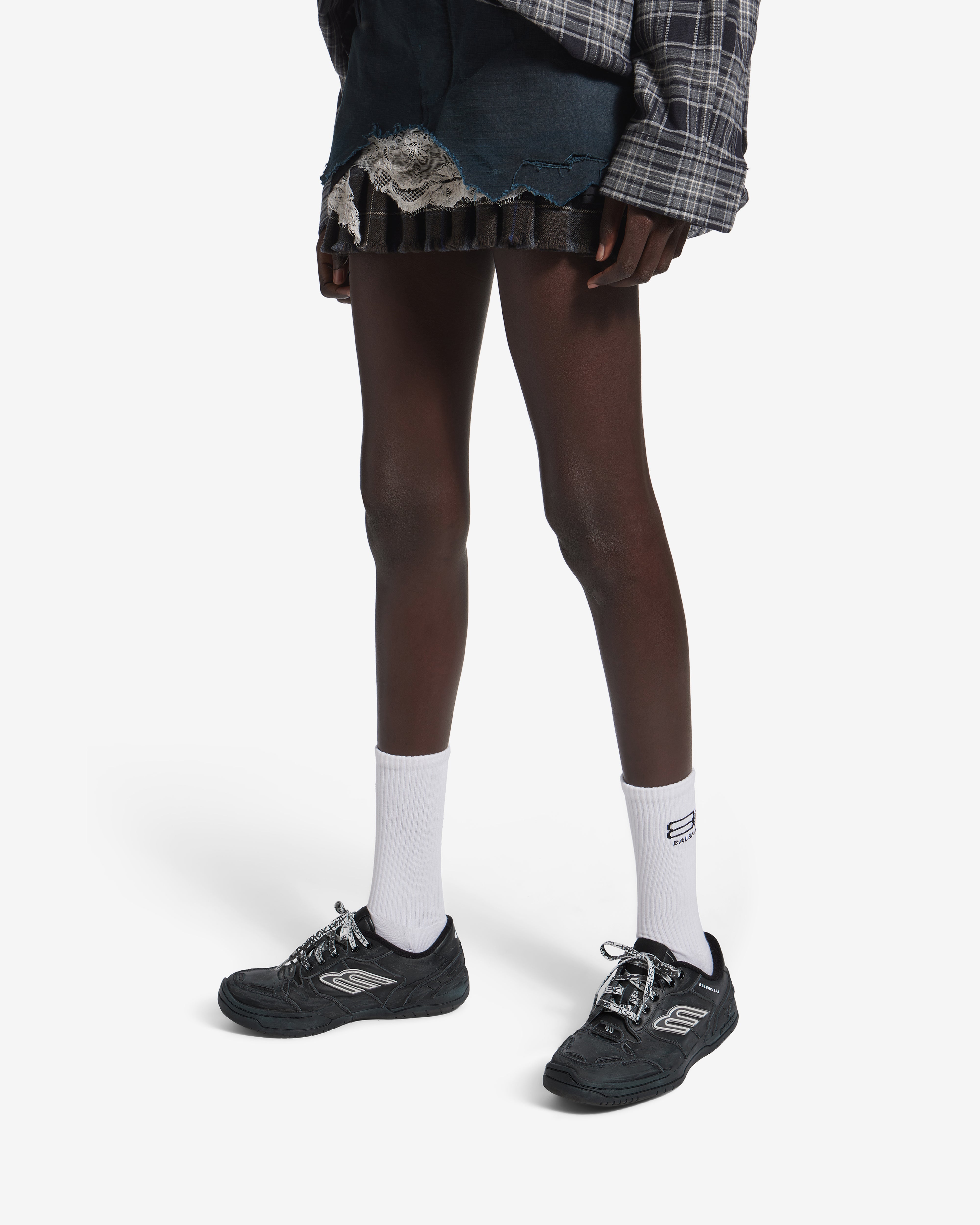 Balenciaga: Women's Hamptons Worn-out Trainers (Black