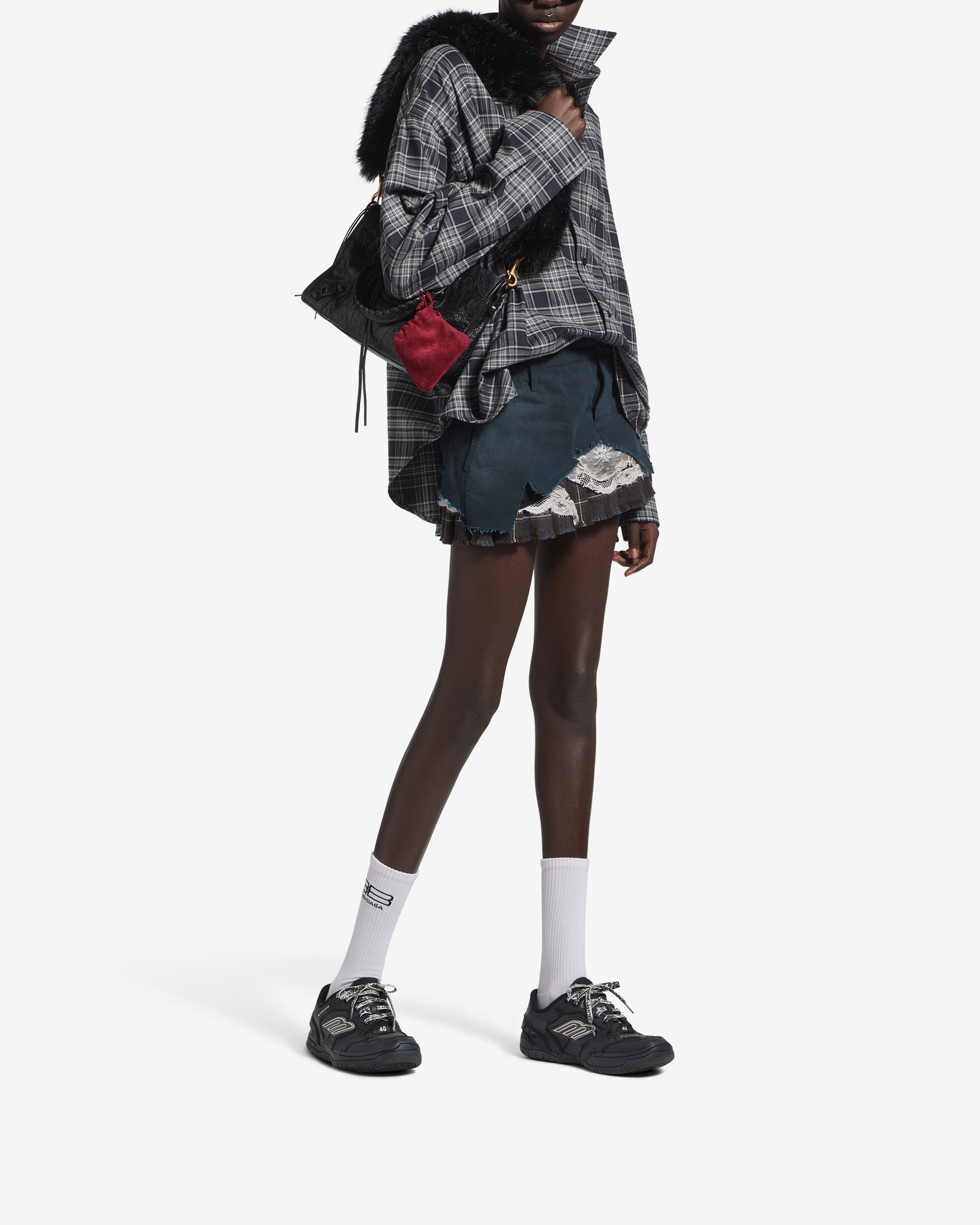 Balenciaga: Women's Hamptons Worn-out Trainers (Black