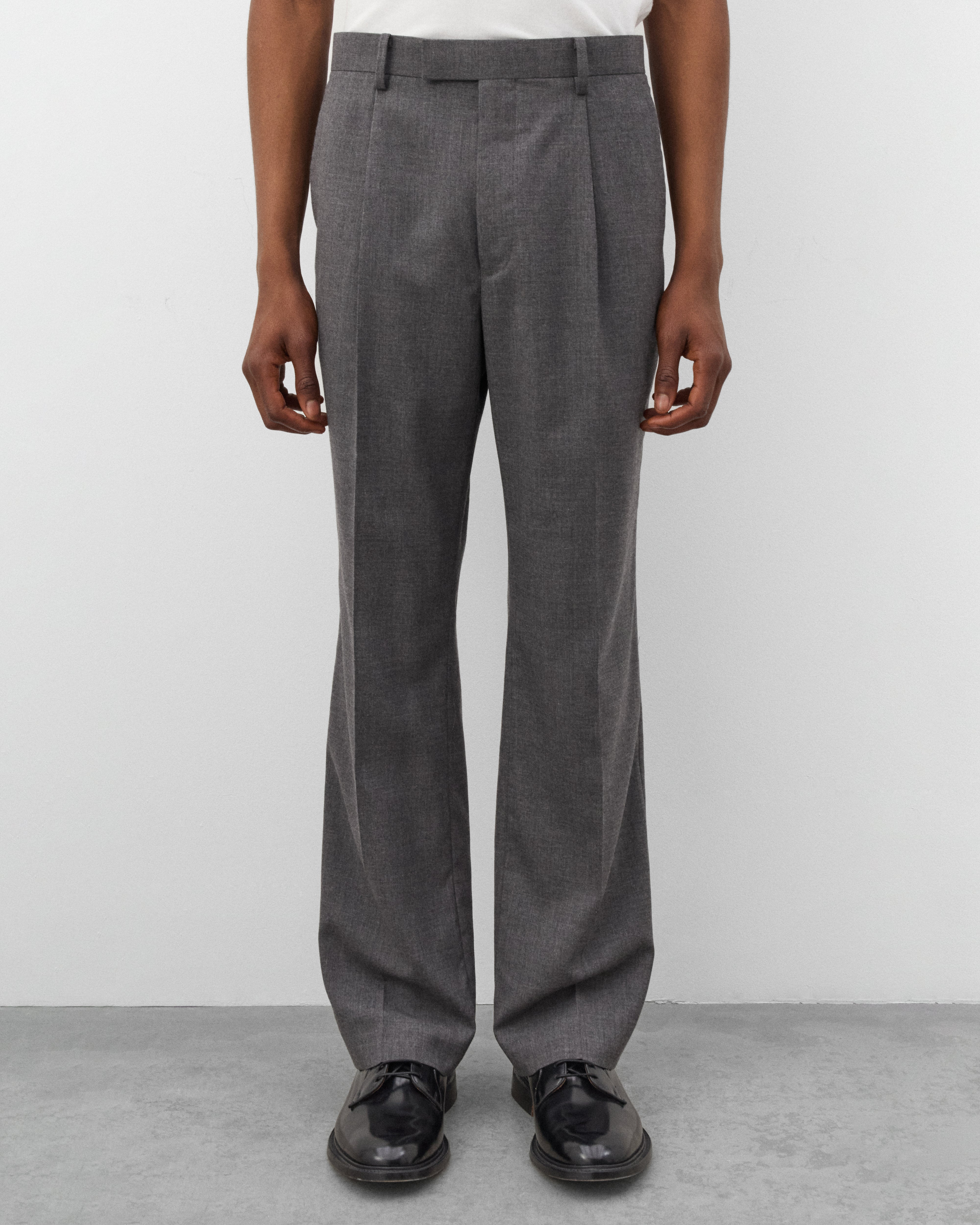 0*8様 AURALEE 26SS CASHMERE SLACKS 3 TOPB Auralee: Men's Summer Twist Cashmere Trousers (Charcoal) | Dover