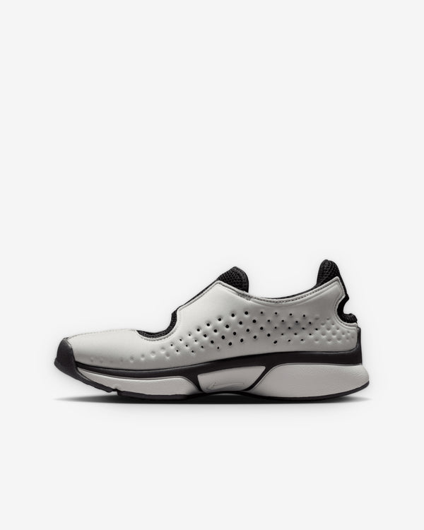 Nike - Women's Nike Rift 2 - (Metallic Silver)