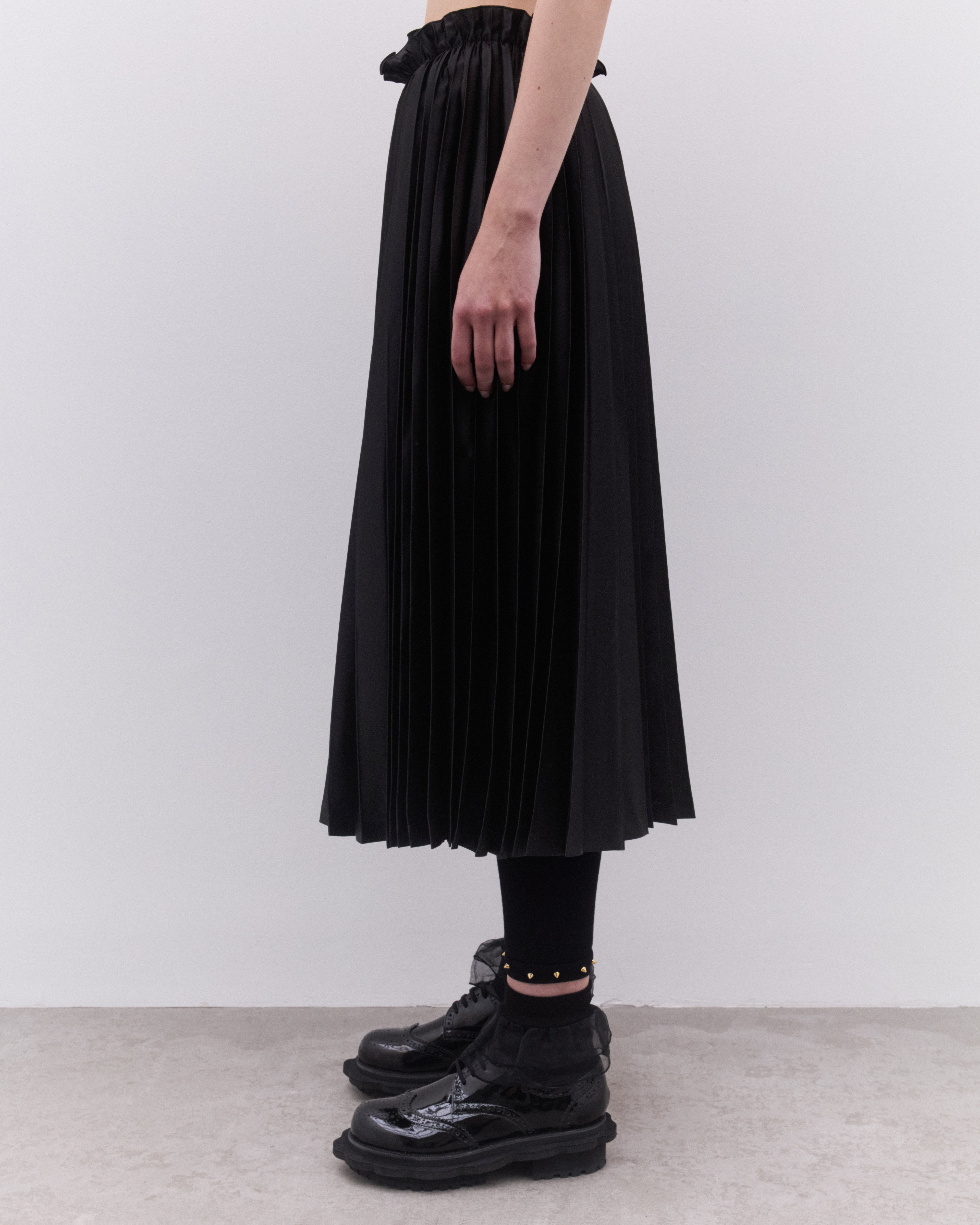 Noir Kei Ninomiya: Women's Asymmetric Pleated Skirt (Black