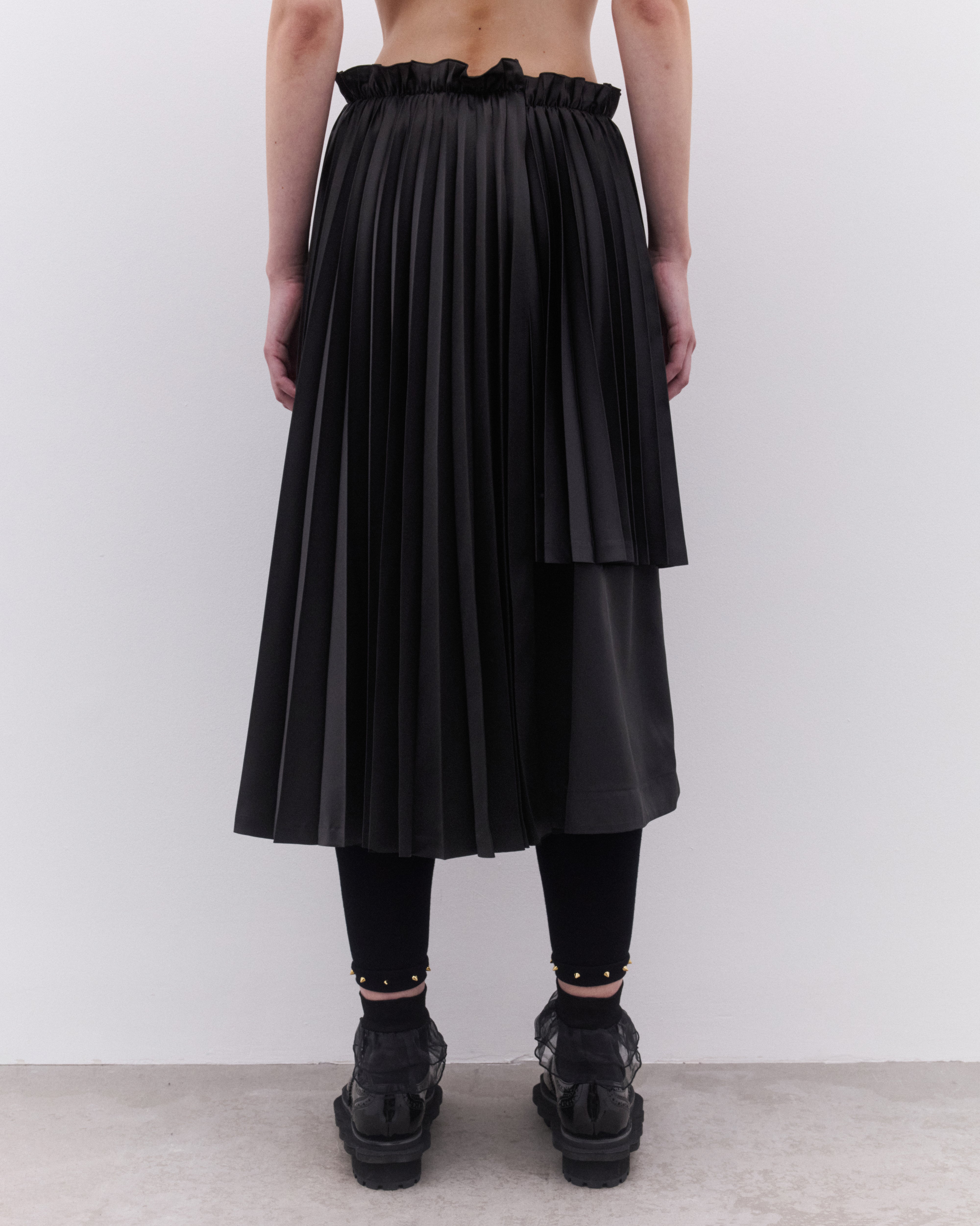 Noir Kei Ninomiya: Women's Asymmetric Pleated Skirt (Black
