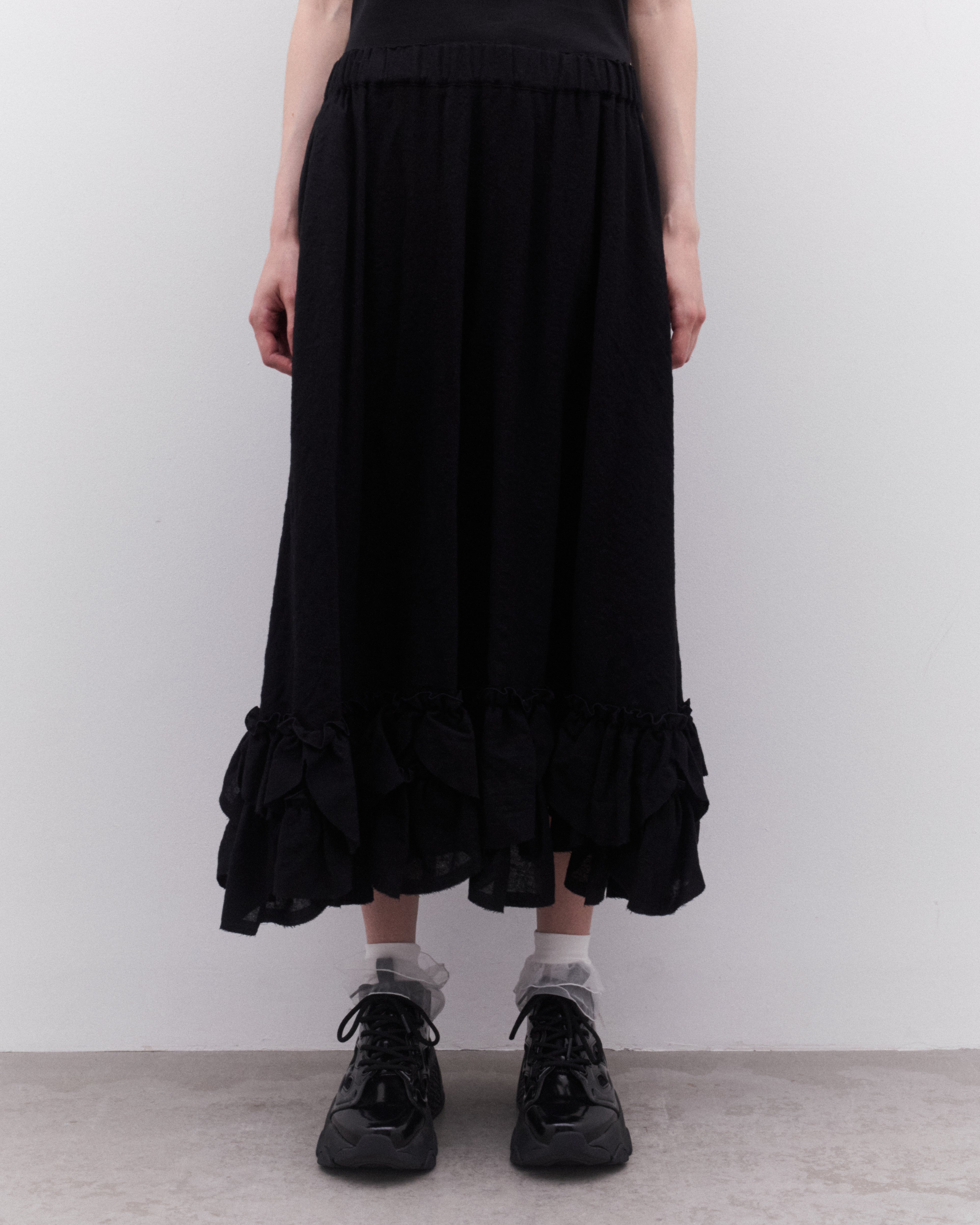 Noir Kei Ninomiya: Women's Ruffle Hem Wool Skirt (Black) | Dover