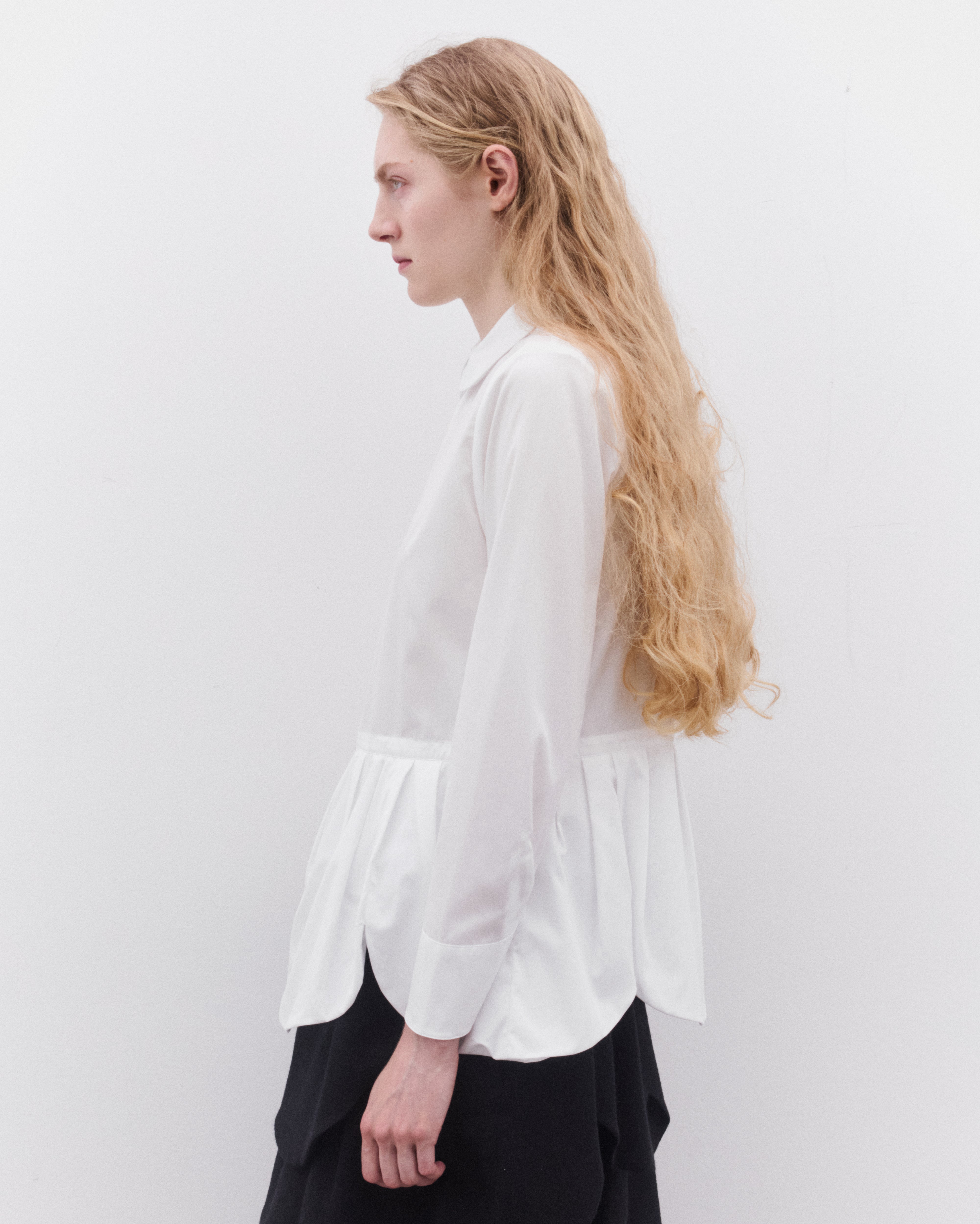 Noir Kei Ninomiya: Women's Petal Peplum Hem Shirt (White) | Dover