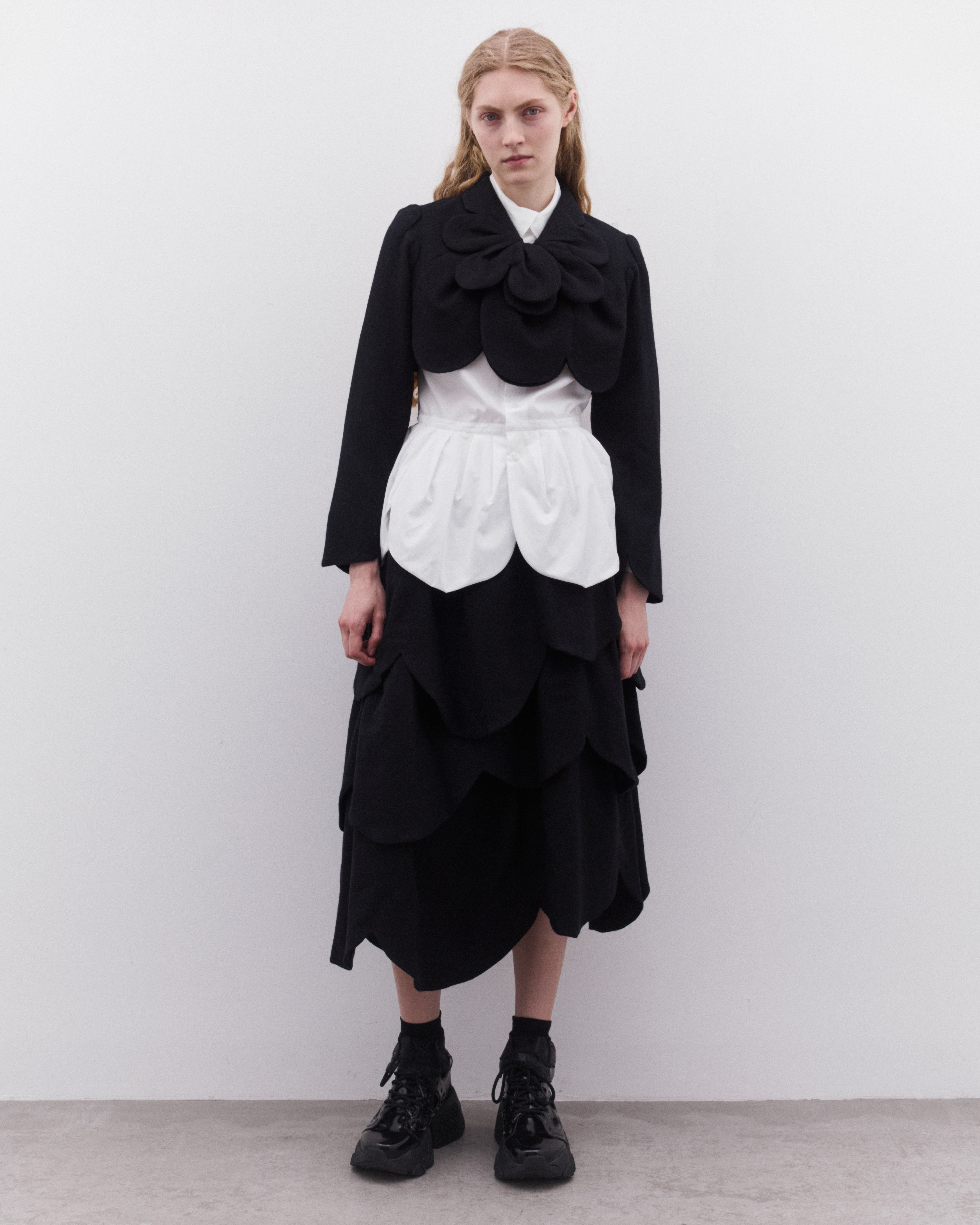 Noir Kei Ninomiya: Women's Petal Peplum Hem Shirt (White) | DSML E