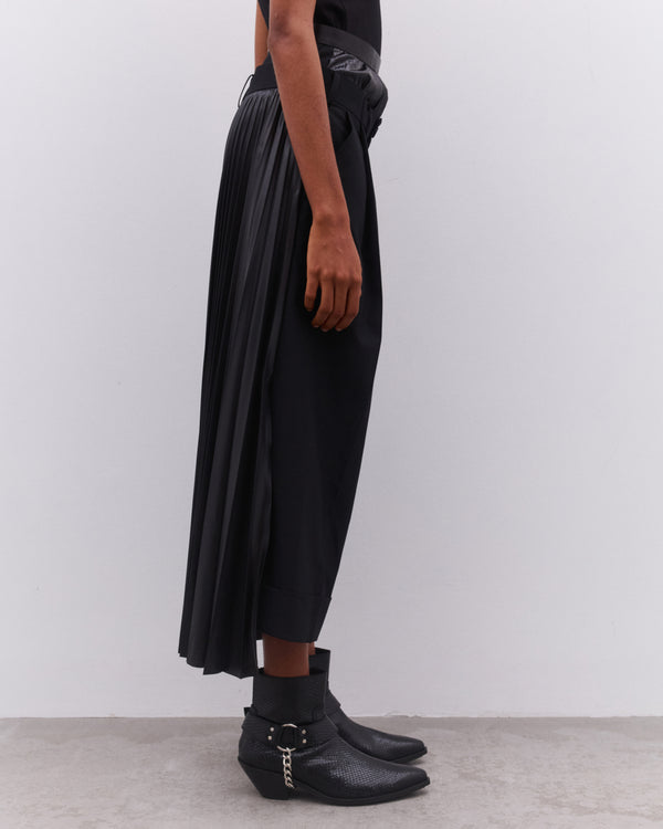 Junya Watanabe - Women’s Trousers With Pleated Skirt - (Black)