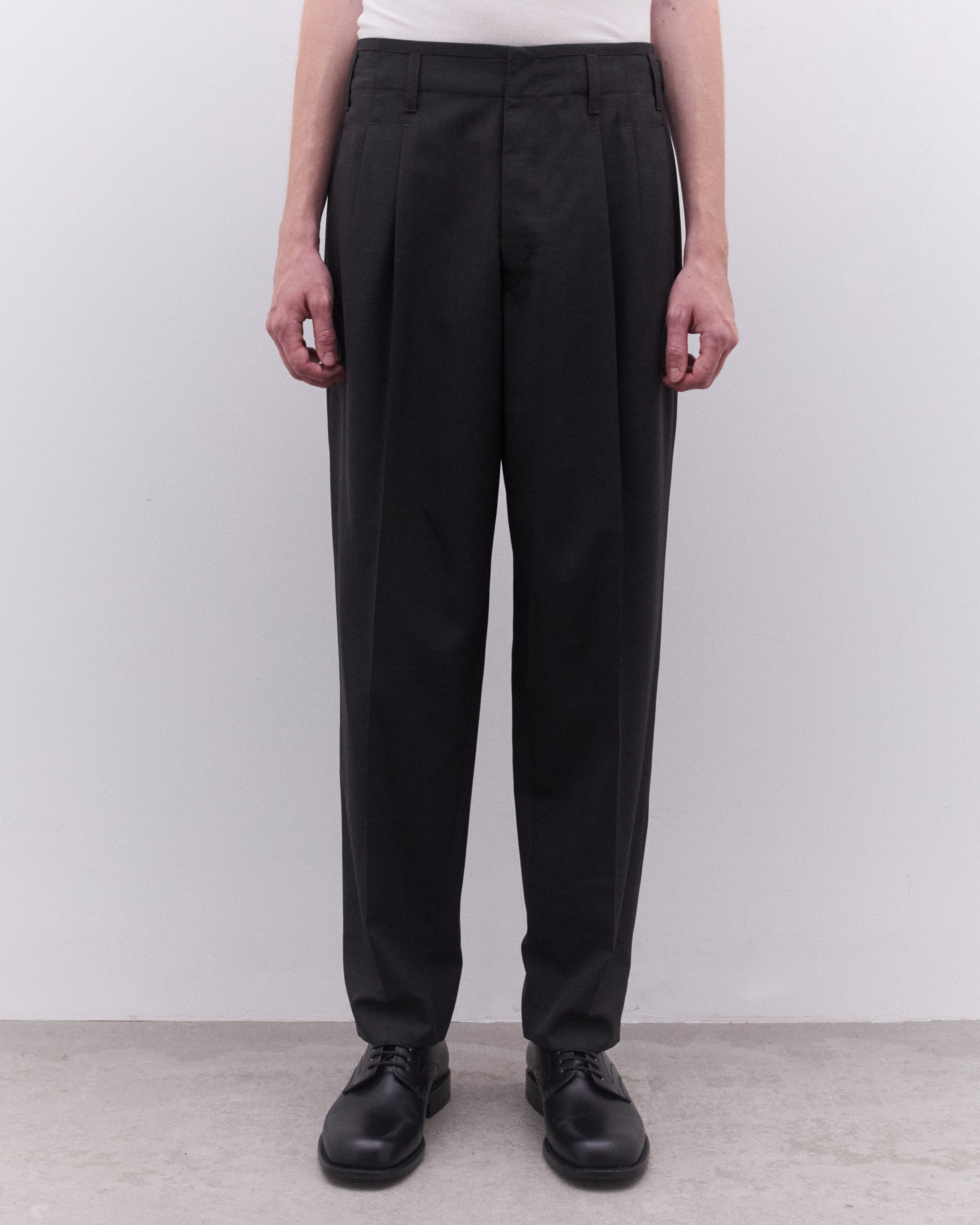 Lemaire: Men's Pleated Pants (Coal) | DSML E-SHOP