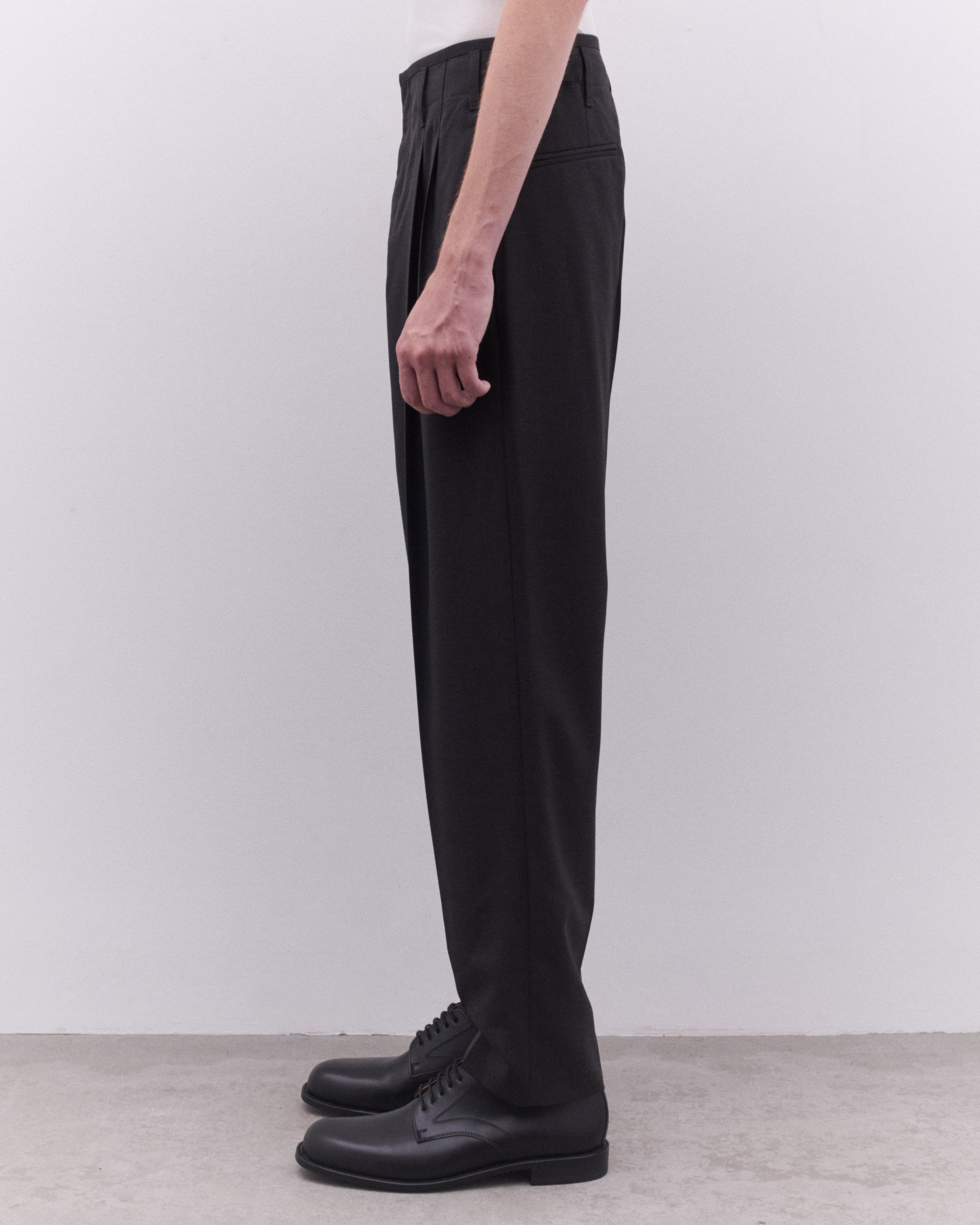 Lemaire: Men's Pleated Pants (Coal) | DSML E-SHOP
