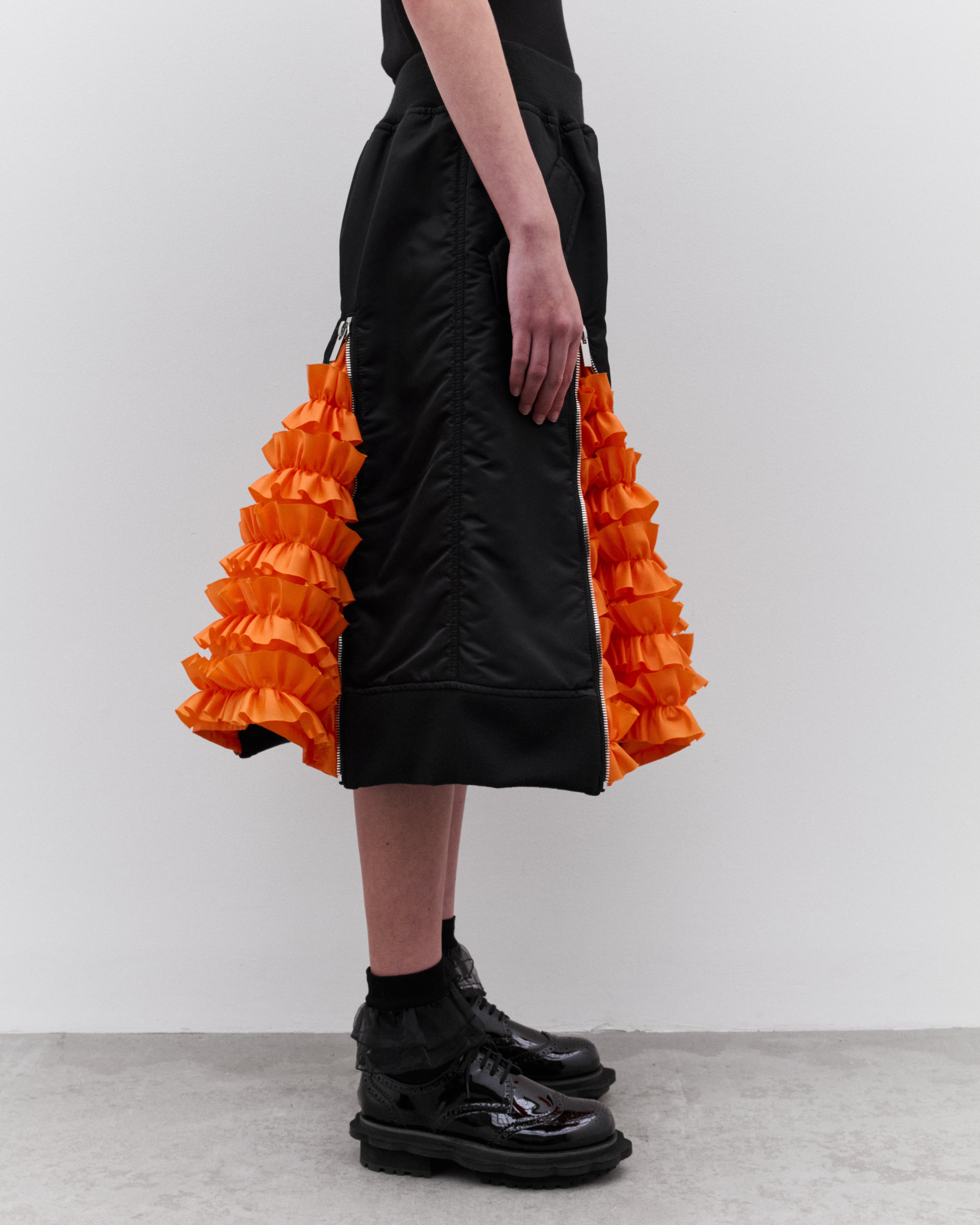 Noir Kei Ninomiya: Women's Frill Panel Skirt (Black/Orange) | DSML