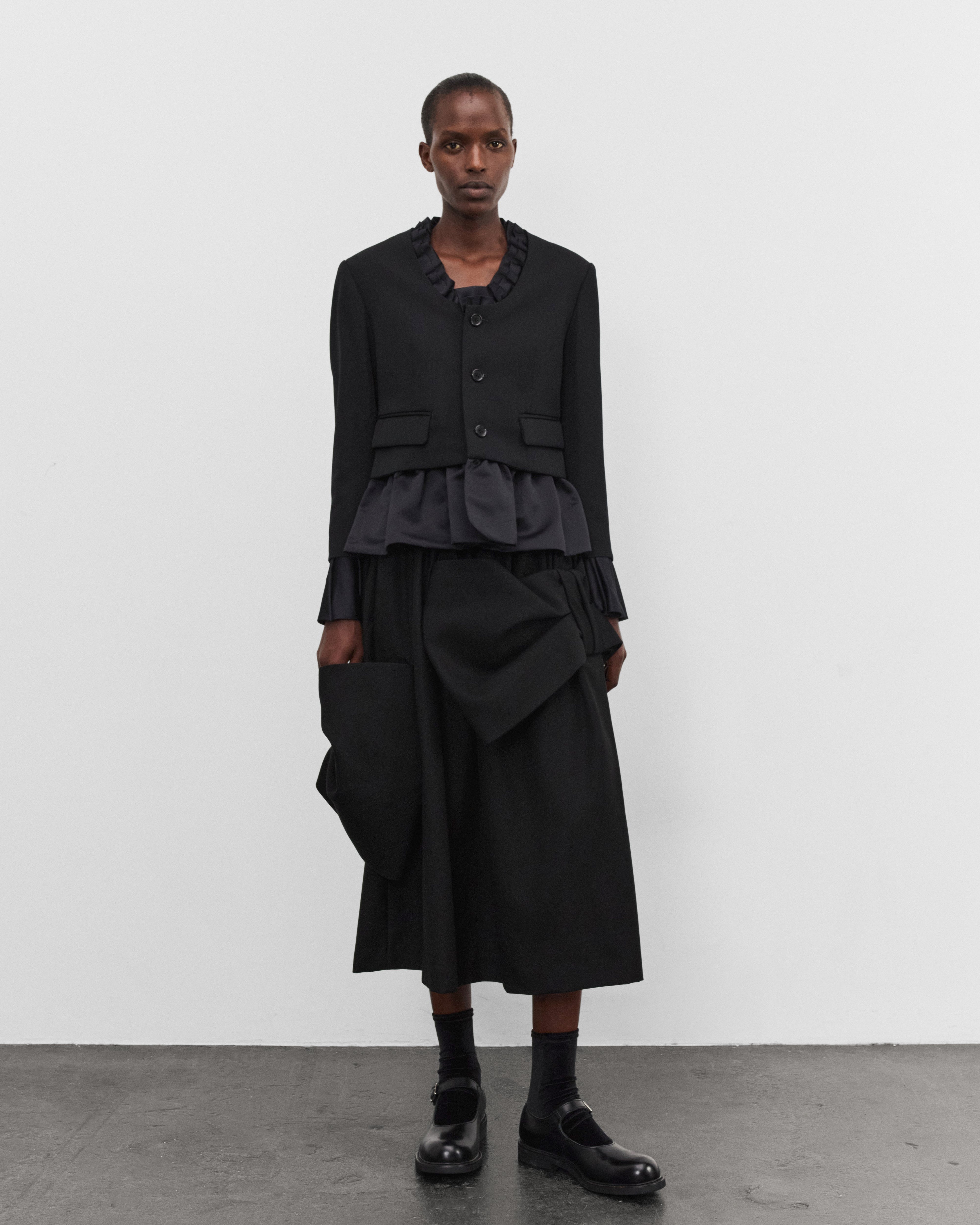 Noir Kei Ninomiya: Women's Satin Ruffle Trim Blazer (Black
