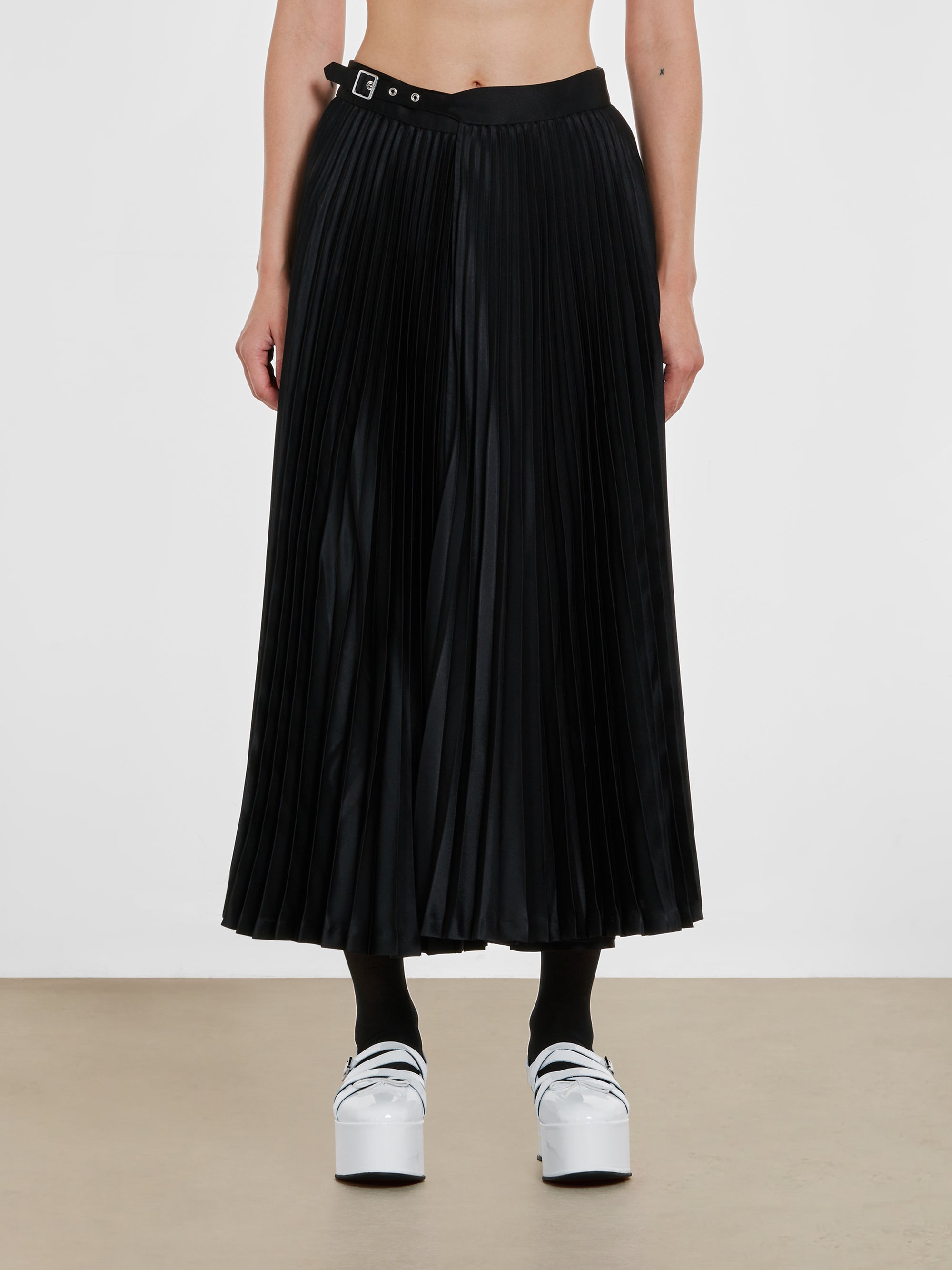 Noir Kei Ninomiya - Women’s Satin Pleated Skirt - (Black) view 4