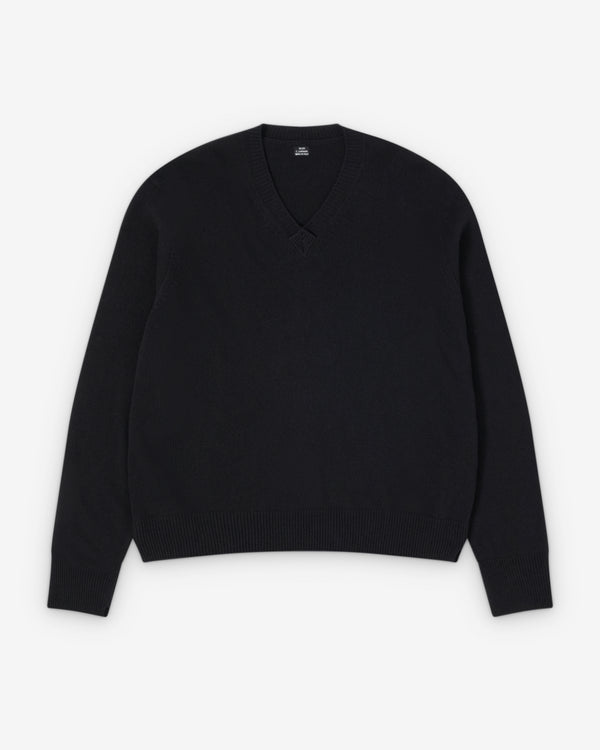 Salon C. Lundman - Men's Medium Gauge V-Neck - (Black)