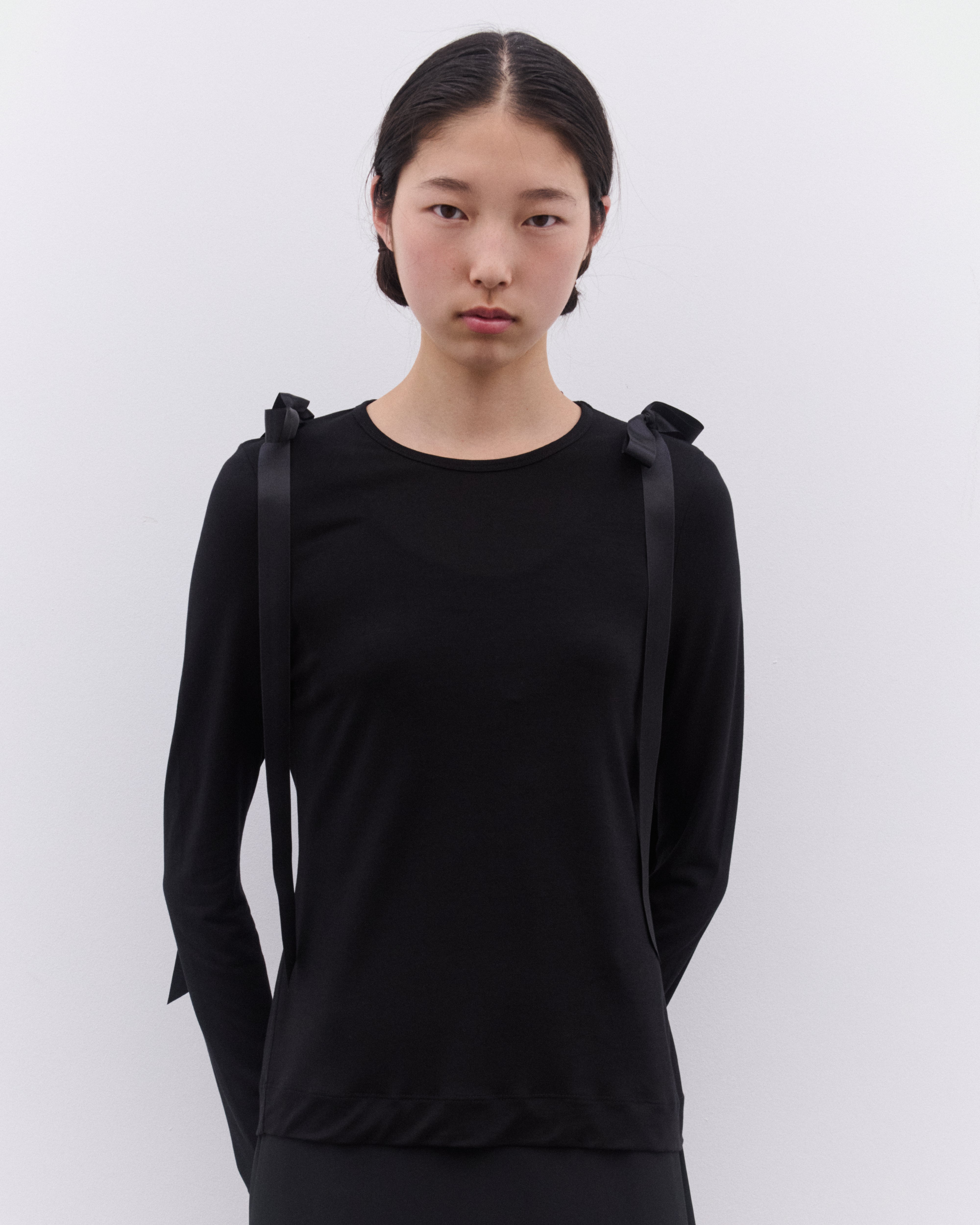 Neith. Too Big Ribbon Shirt (Black)
