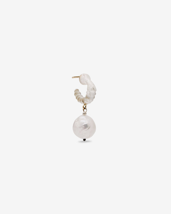 Weinan Pan - Bone Earring No2 With Medium Pearl - (Silver/Gold)