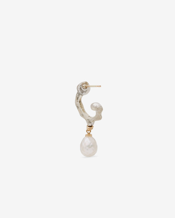 Weinan Pan - Bone Earring No1 Small Pearl - (Silver/Gold)