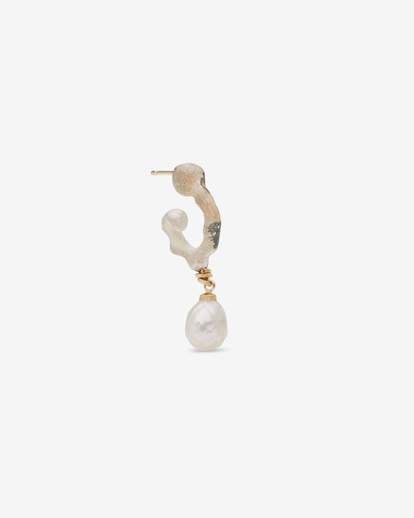 Weinan Pan - Bone Earring No1 Small Pearl - (Silver/Gold)