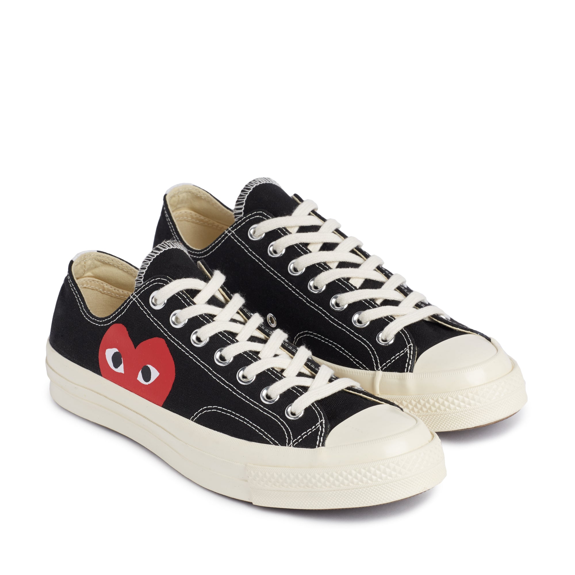 Play Converse: Red Heart Chuck Taylor All Star '70 Low Sneakers
